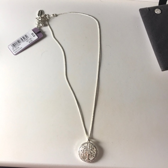 Silver necklace and earring set - Picture 3 of 7